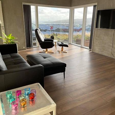 Modern Apartment With City & Oceanside View Торсхавн Экстерьер фото