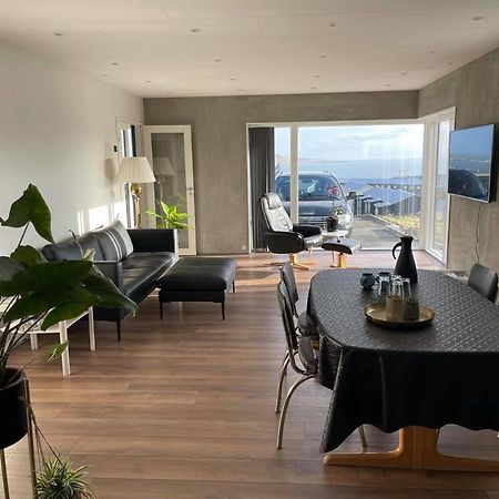 Modern Apartment With City & Oceanside View Торсхавн Экстерьер фото
